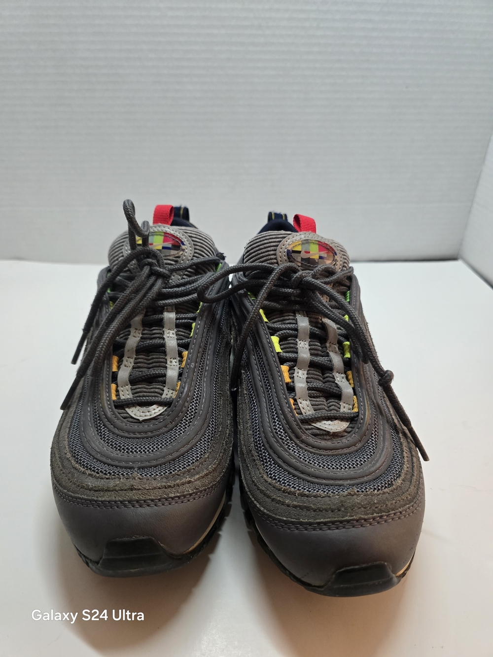 Men's Dark Gray Athletic Sneakers with Neon Accents Size6.5Y